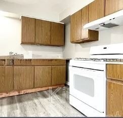 Building Photo - Large 2 bedroom 1 & 1/2 bath with laundry hookups in the unit
