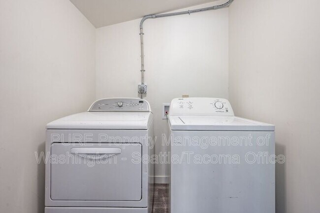 Building Photo - 6417 151st St NW