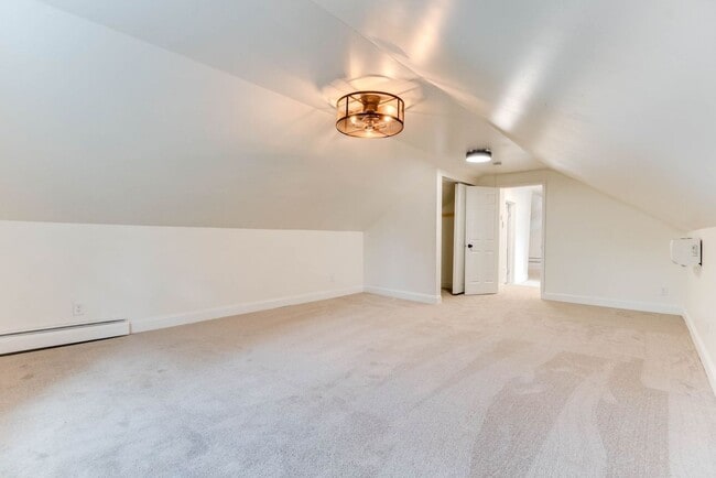 Building Photo - Beautifully Updated 4 BR/2 BA Upper-Level Duplex in Minneapolis with 2-Car Garage!
