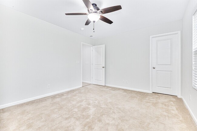 Building Photo - 301 Castle Dr