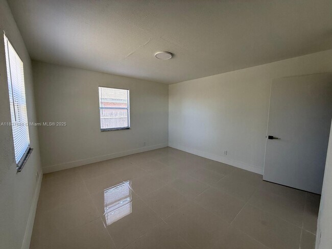 Building Photo - 1494 W 34th St