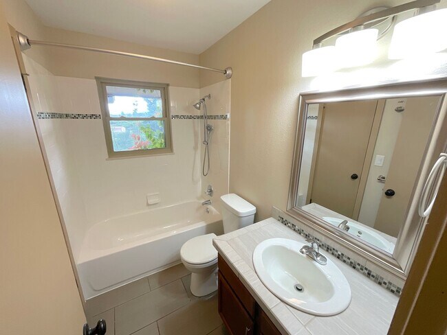 Building Photo - 5 Bedroom Home, 4.61 Acres, Available Near W Woodmen Rd & Westwood Rd!