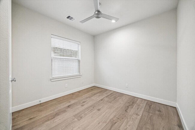 Building Photo - 5209 Allen St