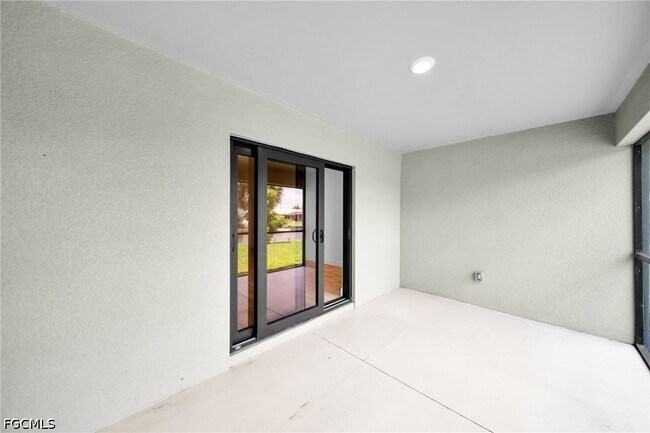 Building Photo - 318 SW 7th Terrace