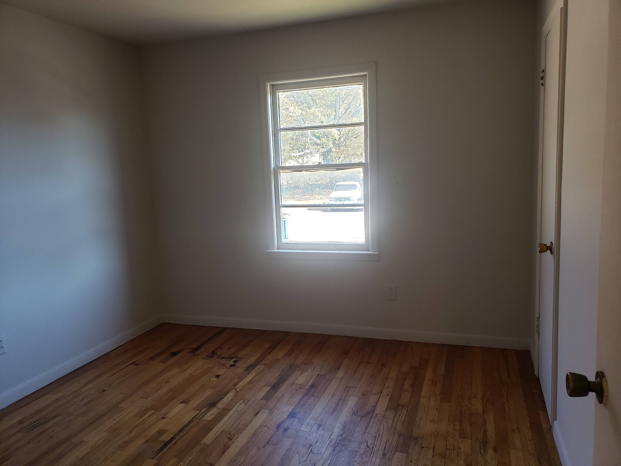 Building Photo - 219 Nichol St