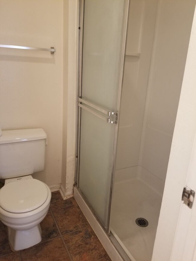 Building Photo - COMING SOON 2 BEDROOM 2 BATH CONDO WOODGLE...