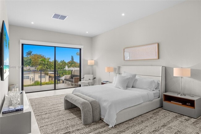 Building Photo - 245 NE 116th St