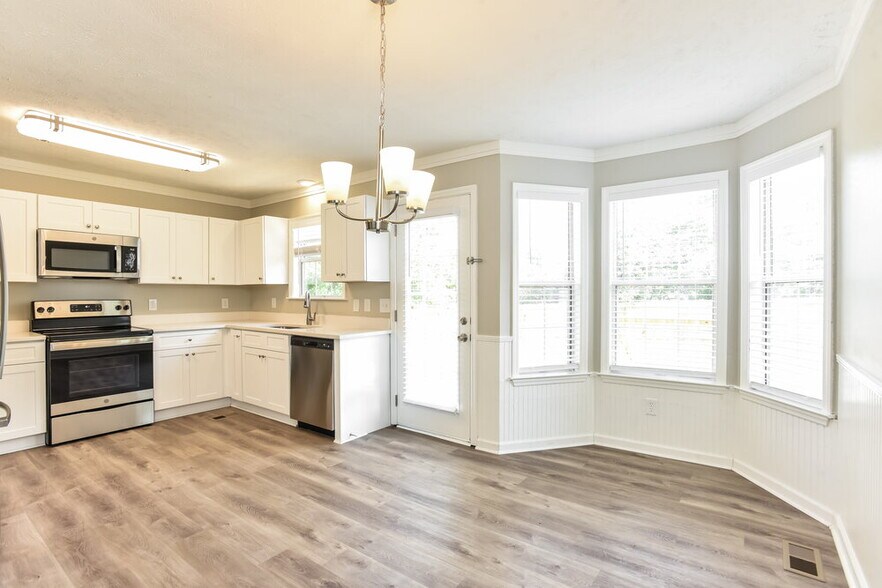 Building Photo - 311 Shadylake Dr