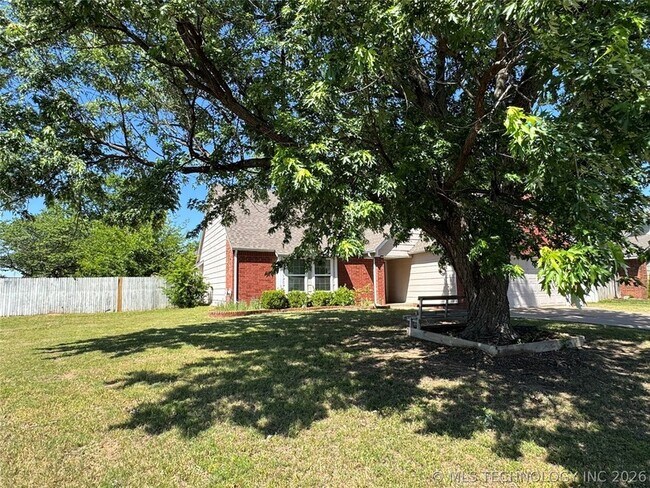 Building Photo - 7540 S Trenton Pl