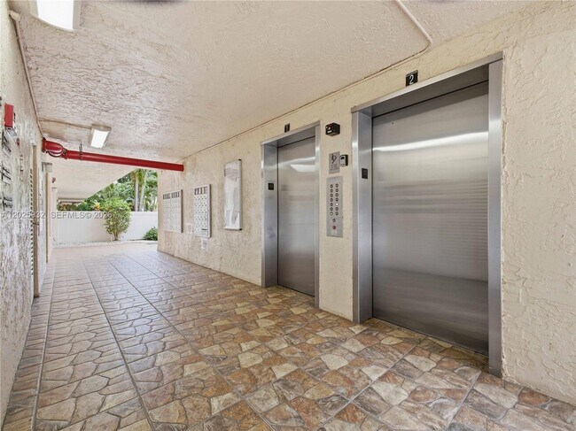 Building Photo - 14623 Bonaire Blvd