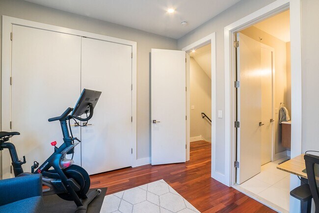 Building Photo - Two Bed Fishtown Townhouse