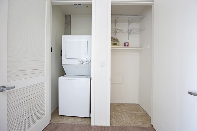 Building Photo - Spacious 2 Bedroom 2 Bathroom at M2i in Do...