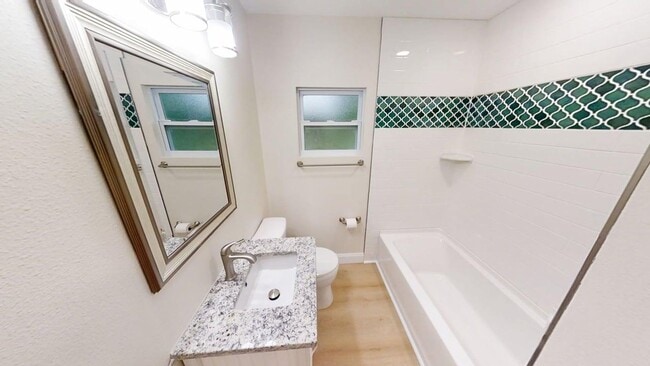 Building Photo - Charming 2 bedroom 1 bath - move in ready