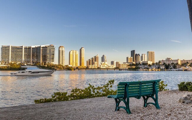 Building Photo - 3255 NE 184th St