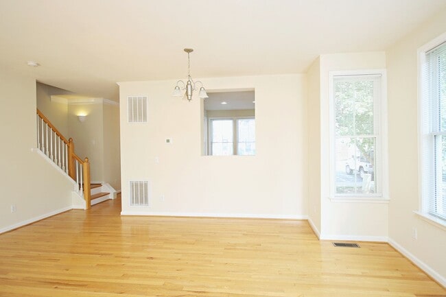 Building Photo - End-Unit Melbourne Park Townhome