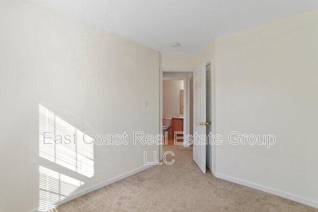 Building Photo - 91 Grindstone Dr