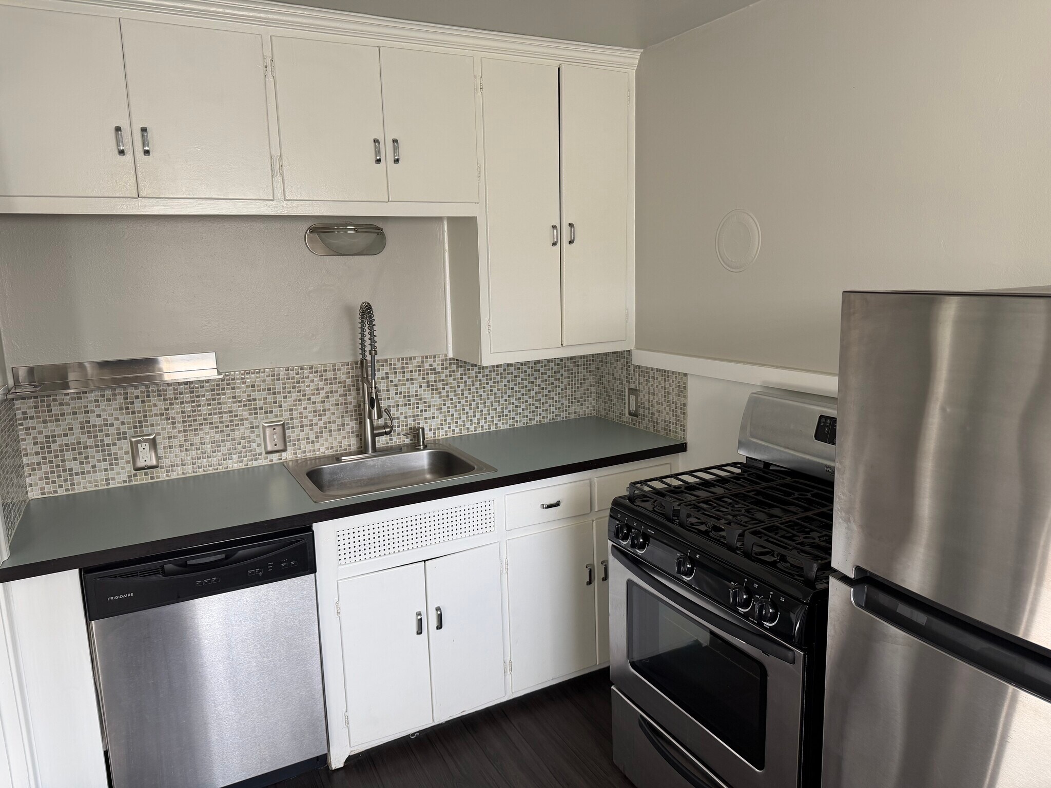 Building Photo - 615 Acorn Dr