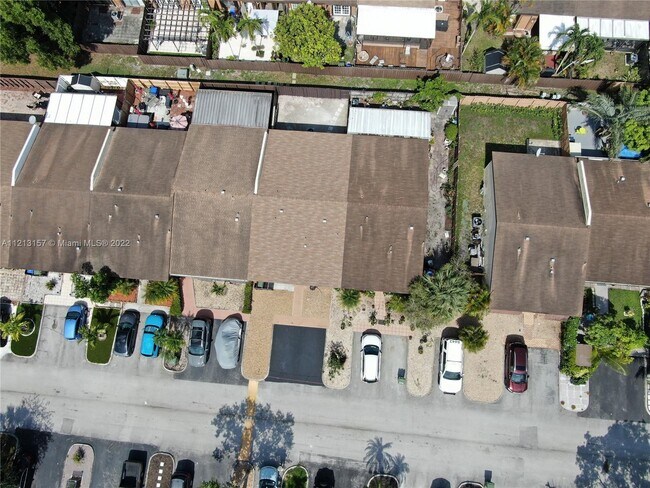 Building Photo - 2331  Dogwood Ct  . Pembroke Pines Fl 33026