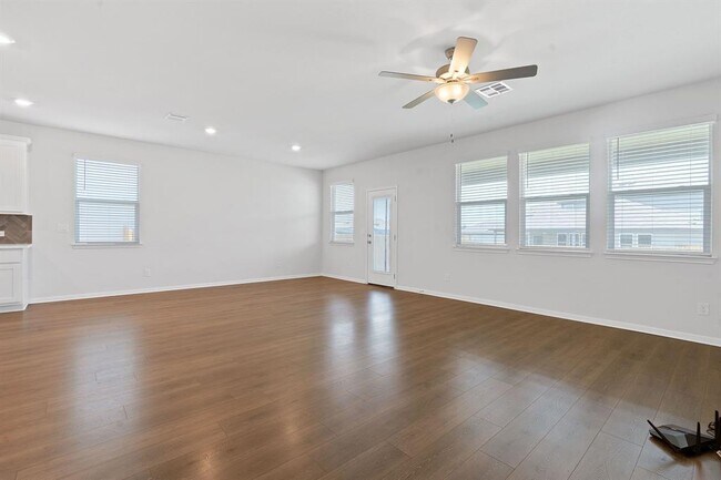 Building Photo - 321 Caisson Trl