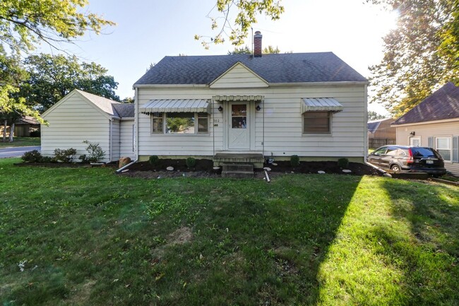 Primary Photo - 3 Bedroom house in Champaign-AVAILALBE Aug...