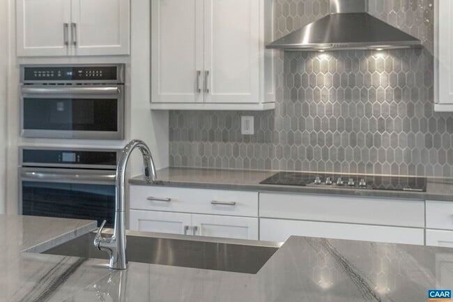 Building Photo - 5022 Lindley Pl