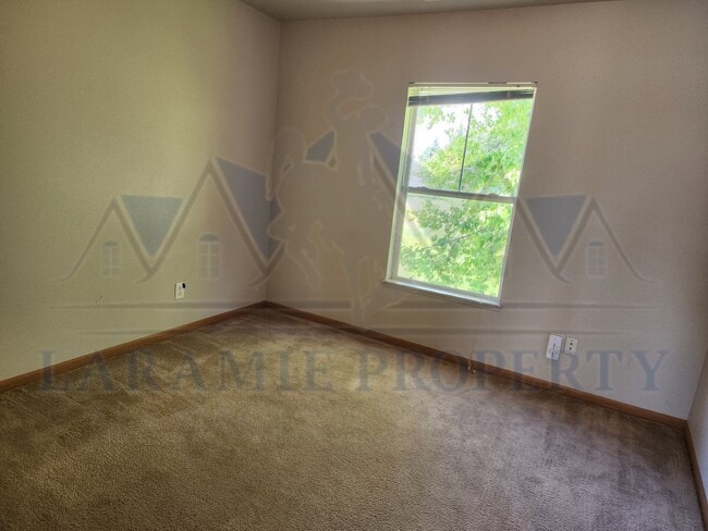 Building Photo - 3 Bed 2 Bath Condo