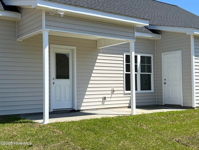 Building Photo - 821 Sarah Rebecca Dr