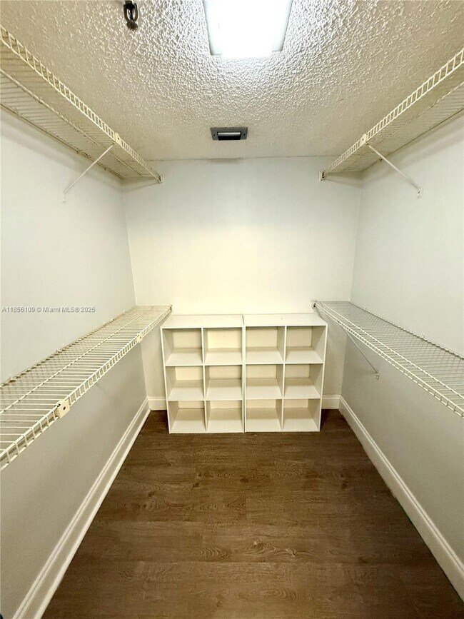 Building Photo - 1266 S Military Trail
