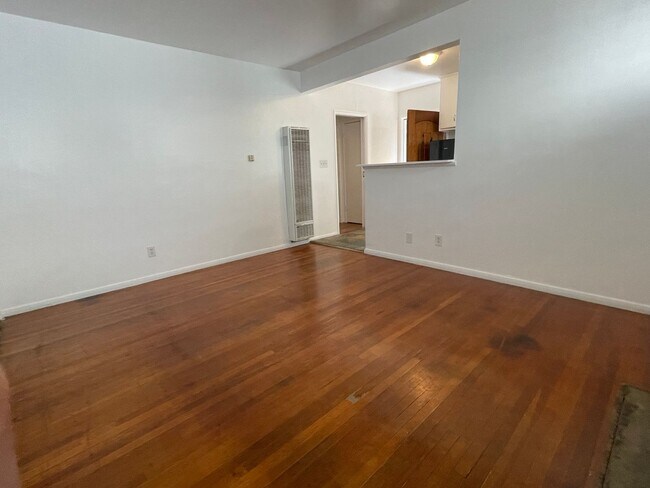 Building Photo - 1240-1246.5-12465 Tamarind Ave