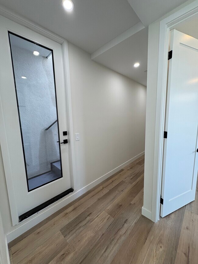 Building Photo - 260 Donax Ave