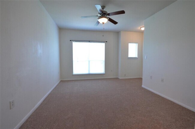 Building Photo - 9200 Westheimer Rd