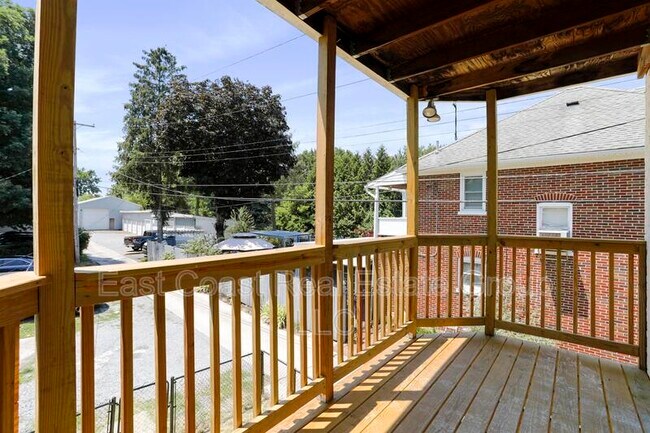 Building Photo - 131 Fairground Ave