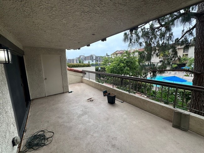 Building Photo - 2Bed/2Bath Corner Condo with Resort Amenities in Playa Del Rey