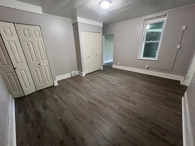 Building Photo - Pittsburgh - 3 Bedroom 1.5 Bathroom - For ...