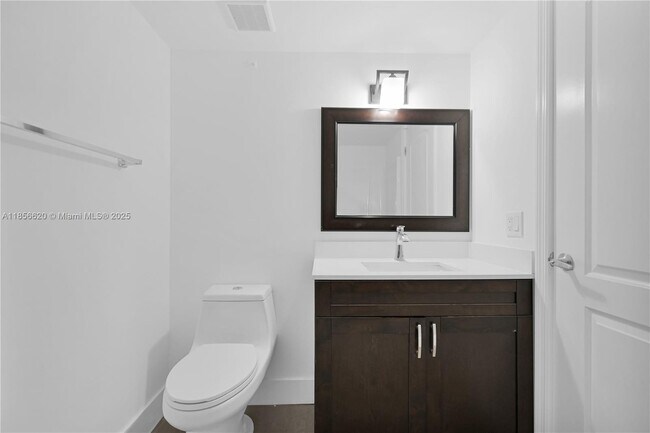 Building Photo - 9715 Fontainebleau Blvd