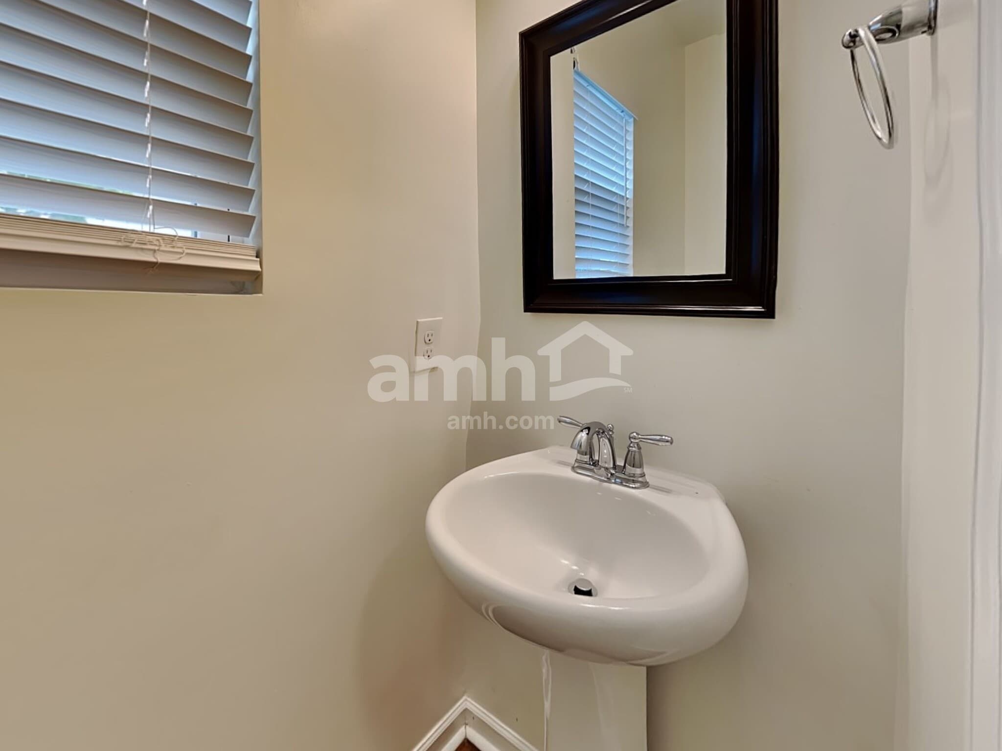 Building Photo - 355 Dunlin Dr