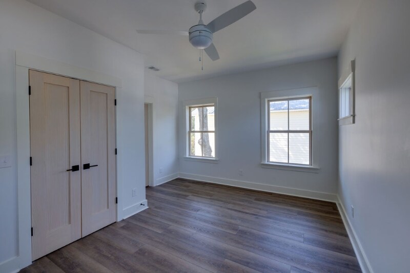 Building Photo - 4 River Oak Ln