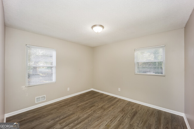 Building Photo - 8125 Attleboro Dr