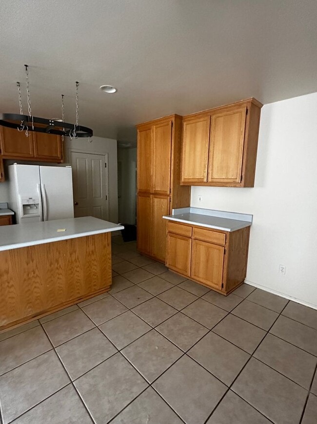 Building Photo - Newer Shandon Home