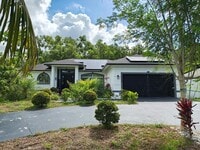 Building Photo - 376 SW Tulip Blvd