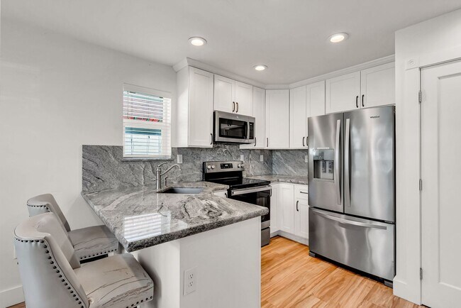 Building Photo - Experience residential luxury living only 2 blocks from the heart of downtown Livermore!!