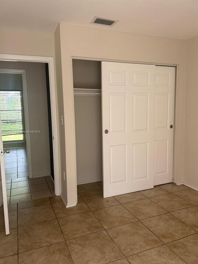 Building Photo - 1399 Cindy Cir NE
