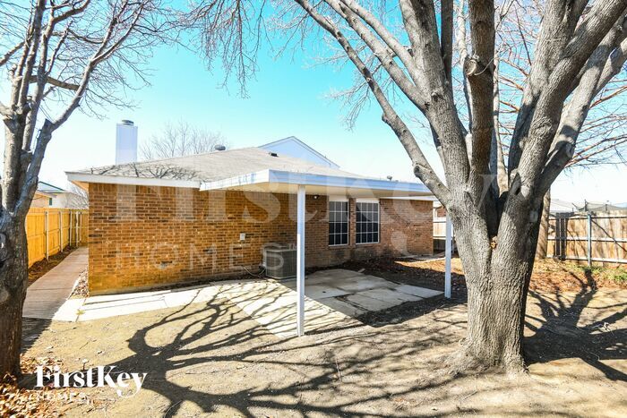 Building Photo - 609 Hollyberry Dr