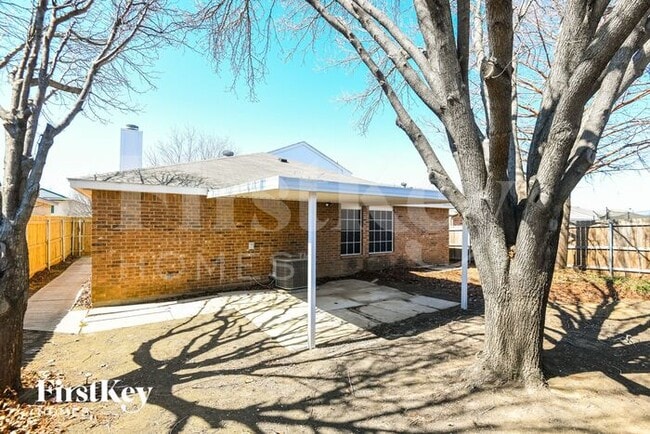 Building Photo - 609 Hollyberry Dr