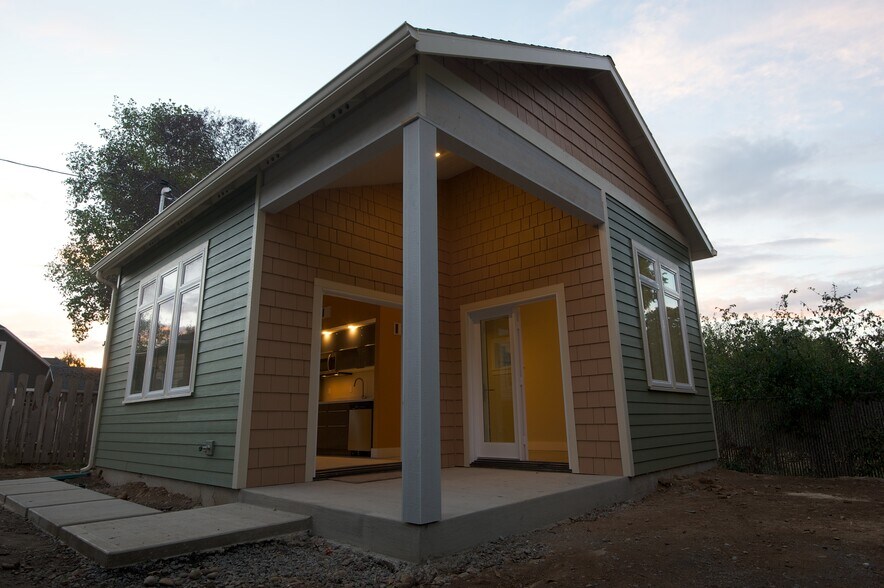 Building Photo - 4239 NE Skidmore St.