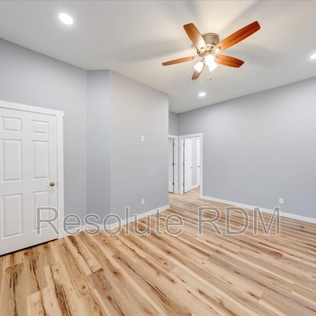 Building Photo - 804 N Locke St