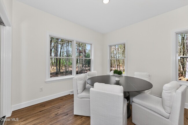 Building Photo - 622 Acland Blvd