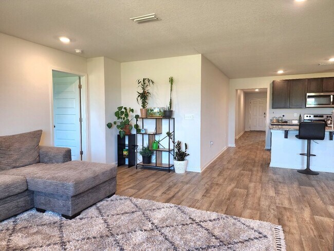 Building Photo - ALMOST NEW!! Exquisite 4 Bedroom, 2 Bath R...