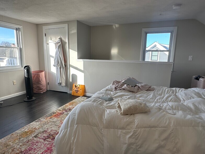 Building Photo - 59 Sunset Rd