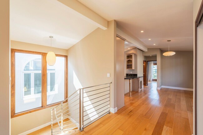 Building Photo - Beautiful Manhattan Beach Rental Home!